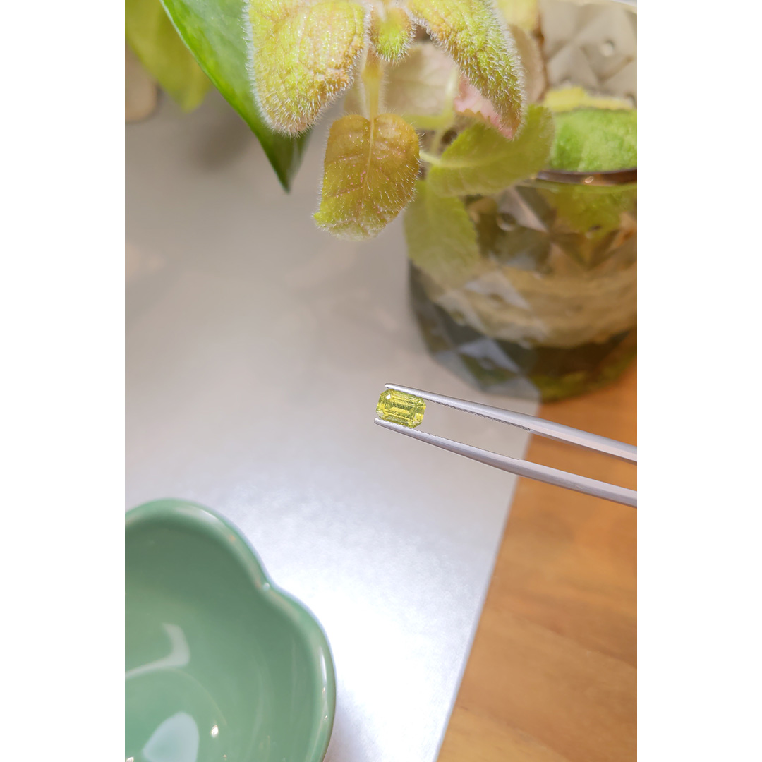 1.09 Ct. Greenish Yellow Zircon - Image 2