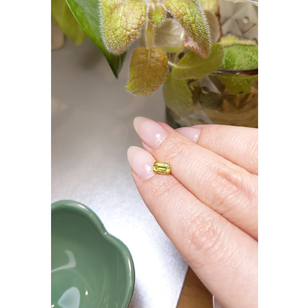 1.09 Ct. Greenish Yellow Zircon - Image 3