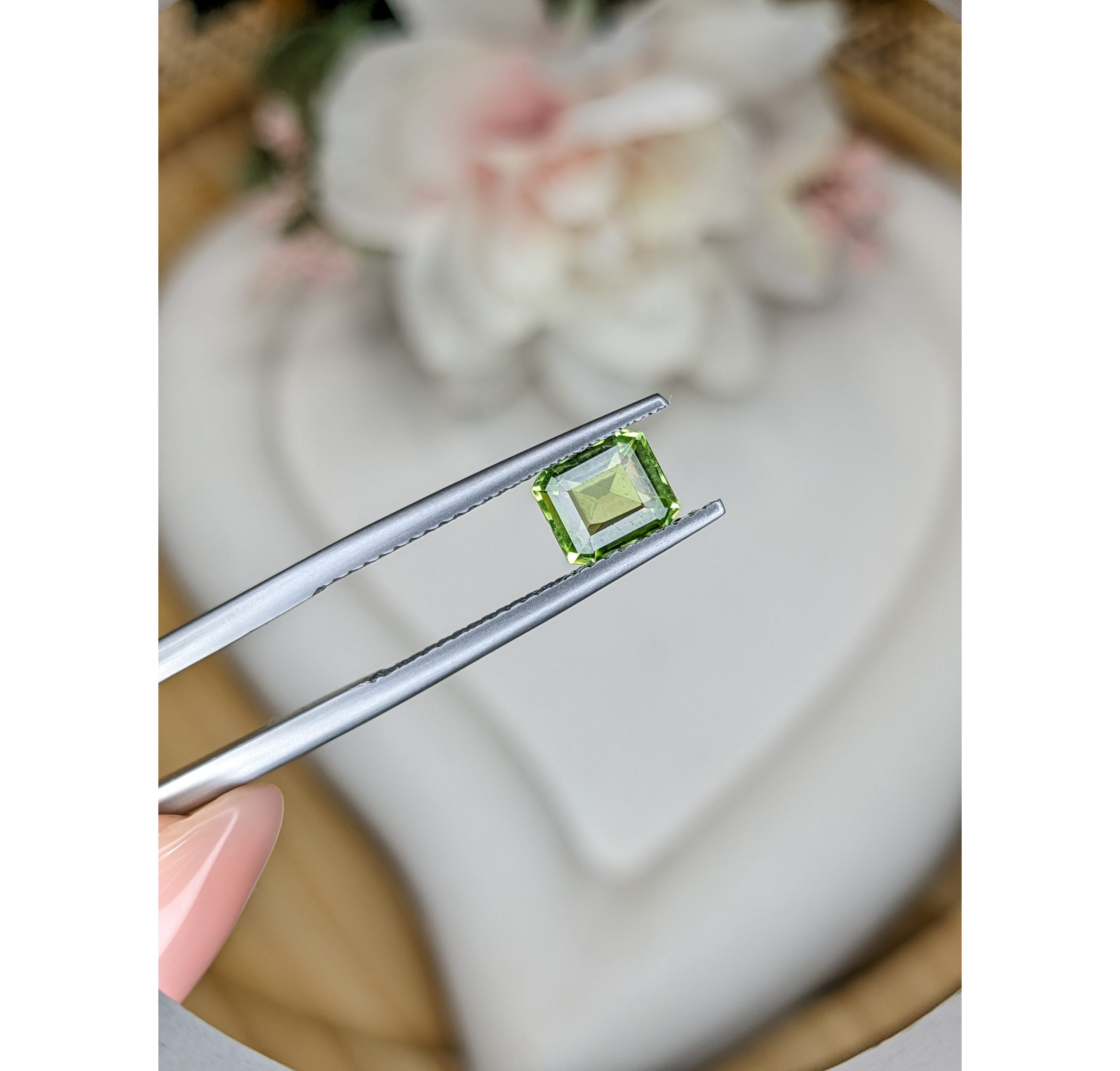 1.00 Ct. Green (Lime Green) Peridot - Image 3